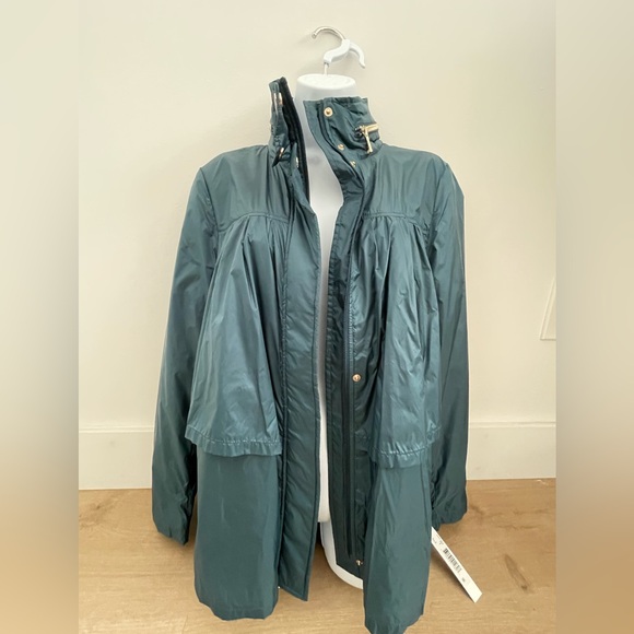 T Tahari Windbreaker Jacket Front Zipper with Hood Size M NWT - Picture 4 of 8